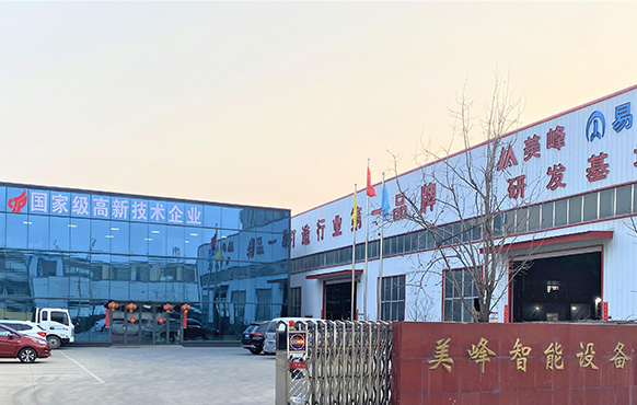 阿不來提·阿不都熱西提副主席，時任國家質(zhì)檢總局局長王勇、婁勤儉副部長與參賽選手合影留念