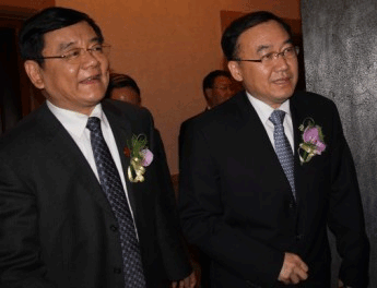 國(guó)家質(zhì)檢總局副局長(zhǎng)劉平均，河南省副省長(zhǎng)徐濟(jì)超進(jìn)入會(huì)場(chǎng)